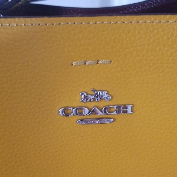 Coach Mustard Yellow Leather Shoulder Bag the detachable strap is missing❤ - Picture 3 of 10